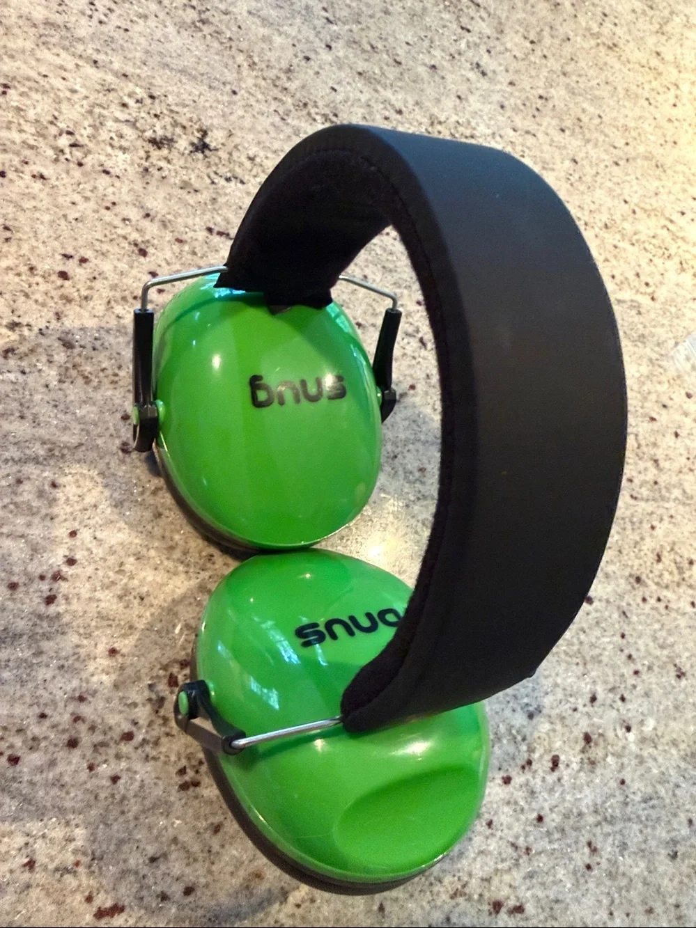 Like New- Snug Safe n Sound Kids Ear Defenders Earmuffs Noise Cancelation